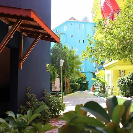 Hotel Rainbow Castle Side