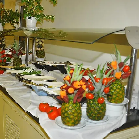 Rainbow Castle Otel 3*