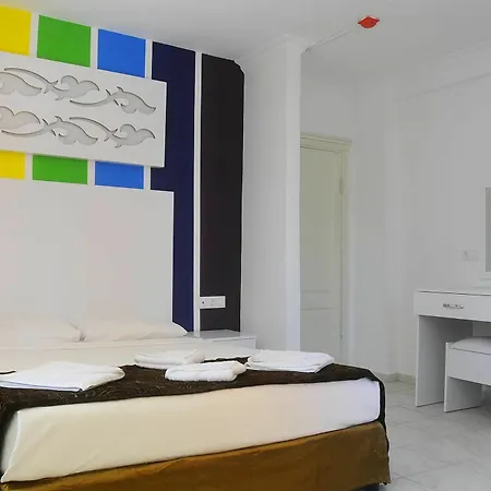 Otel Rainbow Castle Side