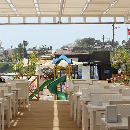 Rainbow Castle Otel 3*